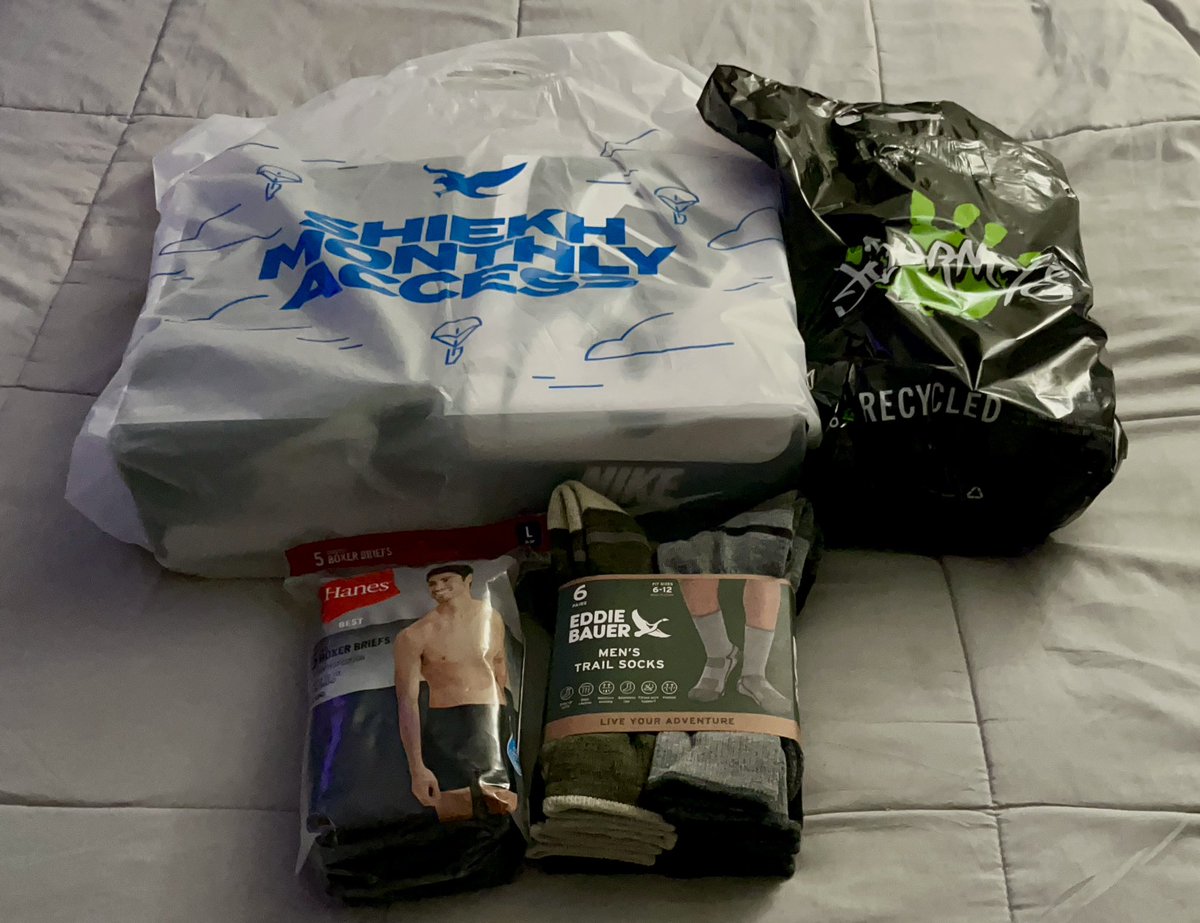 Itsphebeats's tweet image. 🚨Shopping up date🚨 (1/3)
Ended up getting 2 pairs of the #panda #nike #sbdunks (I was only planning on getting the purple ones). Sam’s Club got me again! 🤬😤 #retailtherapy
@Nike @SamsClub #sneakerhead #foodie #health #healthy