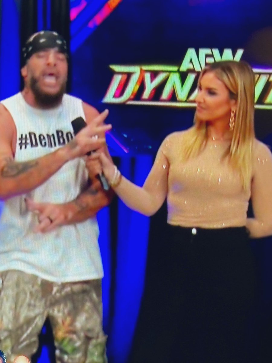 oralcarter's tweet photo. #AEWDynamite
#AliciaAtout 🎤tries to get the scoop on the Conglomerate’s ‘mystery partner’
#KyleOReilly calls Alicia “Jane” before leaving
🍊
@AliciaAtout https://t.co/RkIEPC38Db