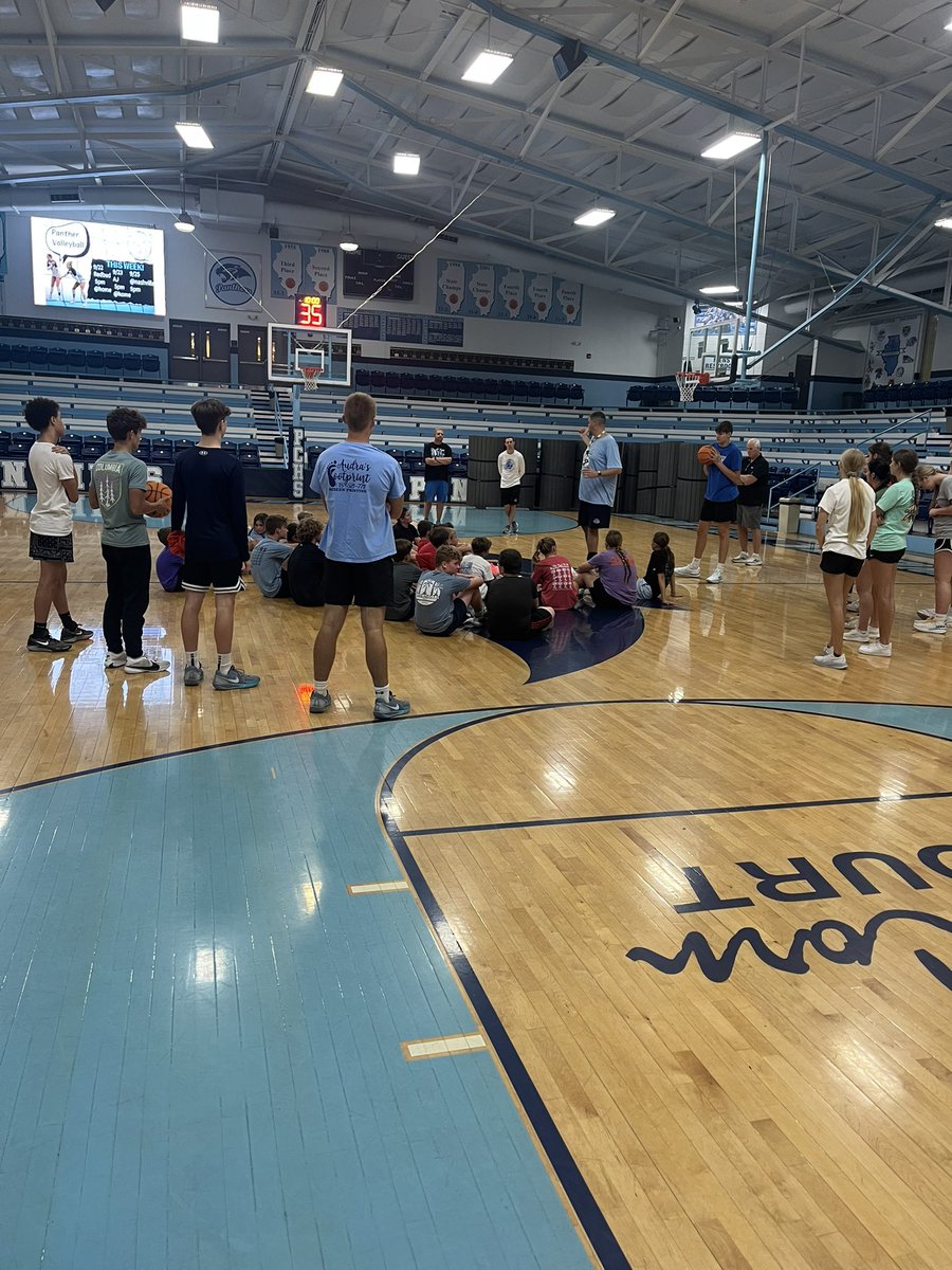PCHS_Hoops's tweet image. It was a great first night of our Junior Panther skills clinic!