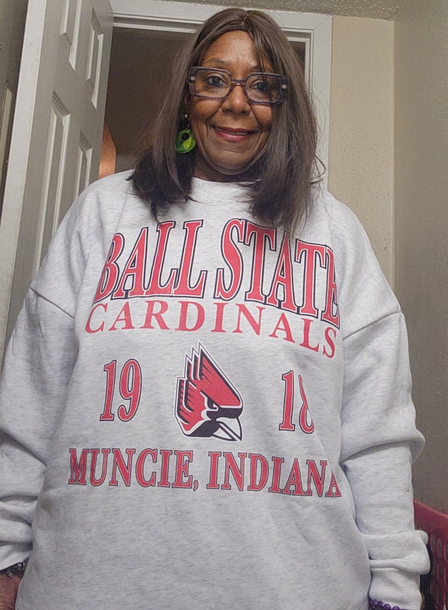 ChemaneTerrell's tweet photo. @JesseWFAA Hey Jessie check out this new look. I haven't seen this style sweatshirts b4. https://t.co/zUAVKnTbvI