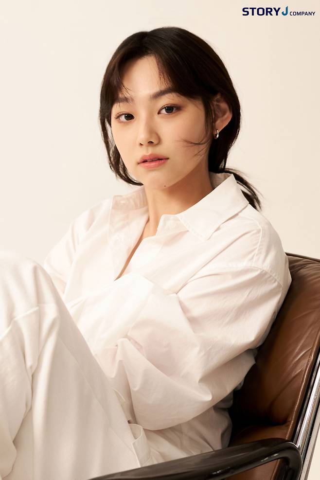 kdramacasting's tweet image. #KangMina officially confirmed cast for tvN webtoon based drama &amp;lt;#BackToWork&amp;gt;, she will act as Yoon Noh-ah who is a 5-year office worker. She has both a pretty appearance and a smart mind, is a character that delivers a charming twist with her unexpected clumsy side and candid…