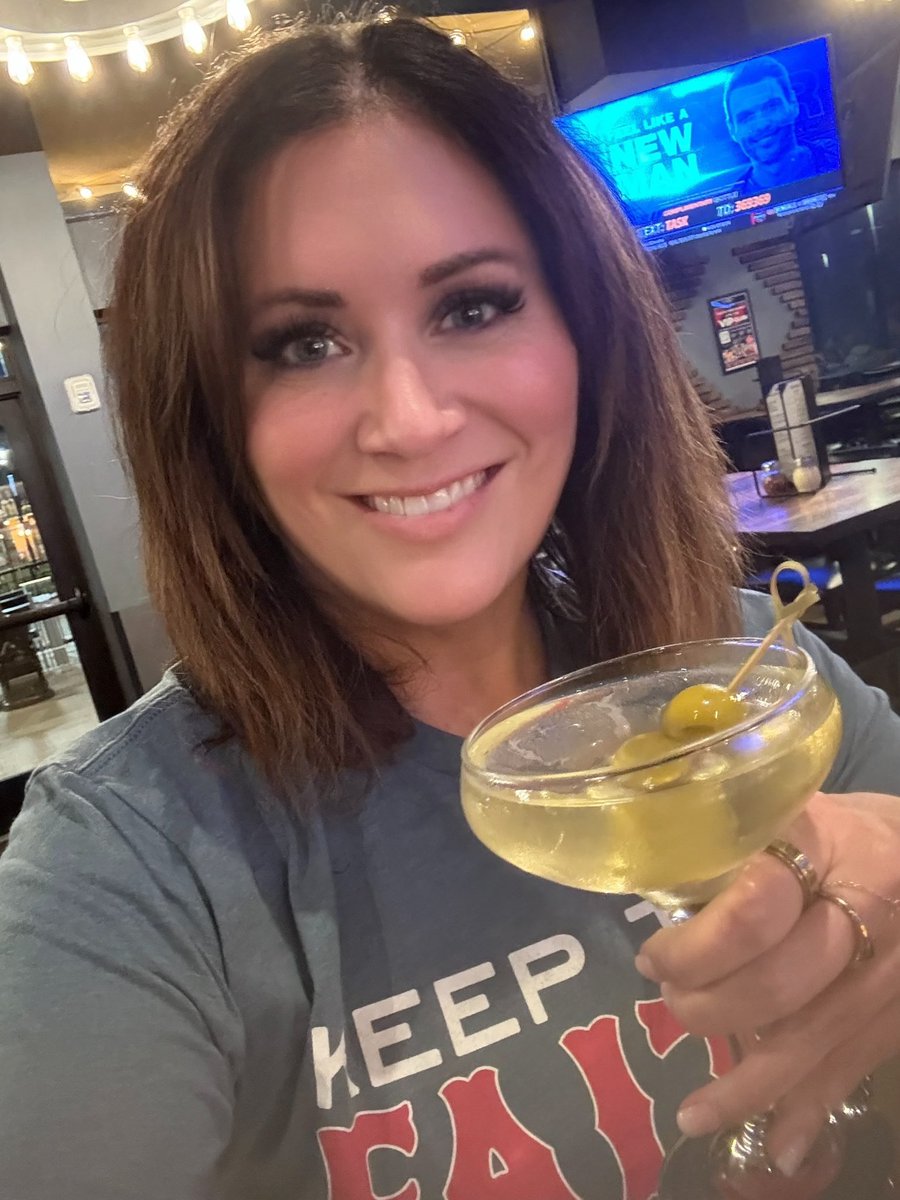 LesleyNicole617's tweet image. New day, same shirt. Let the superstitions begin. #KeepTheFaith #RedSox #MartiniWednesday