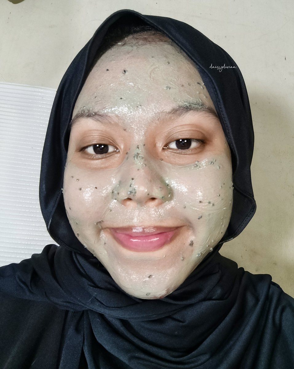 daisydinaa's tweet image. masker ini ada 61% mugwort yg bisa buat calming di kulit. ditambah scrub halus dari kacang adzuki yg bantu bersihin pori² + exfoliasi lembut tanpa bikin kulit perih atau kering ketarik. 

#axisy#axisywashoffpack #washoffpack#mugwortpack #axisysheetmask#kbeautyskincare
