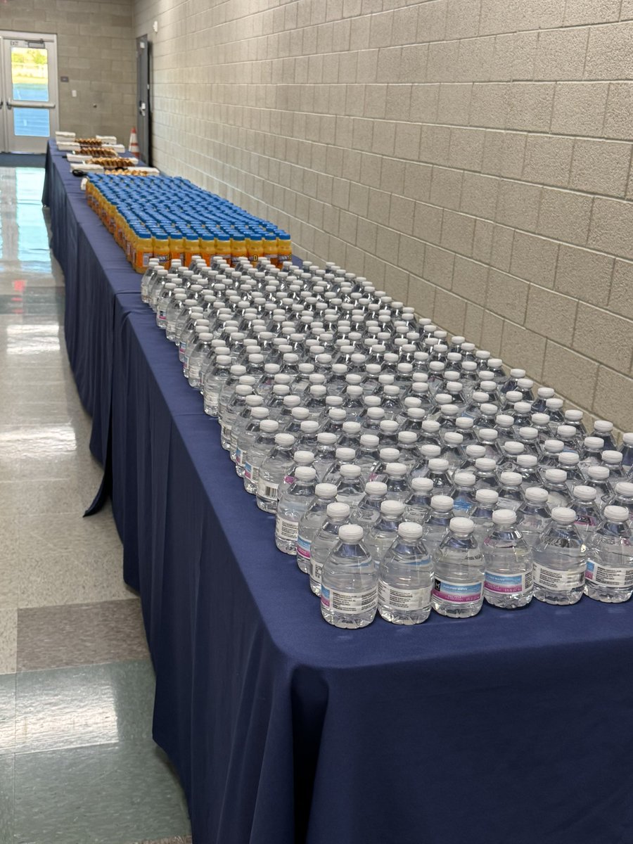 lindemuthccsd's tweet image. Over the past three days, we have celebrated our students earning Level 4-Advanced rating on the ELA or Math SBAC assessment. 
We had over 700 students and over 1,000 4’s between our incoming 6th and outgoing 8th graders! Nice work #GMS Grizzlies. 👏👊❤️