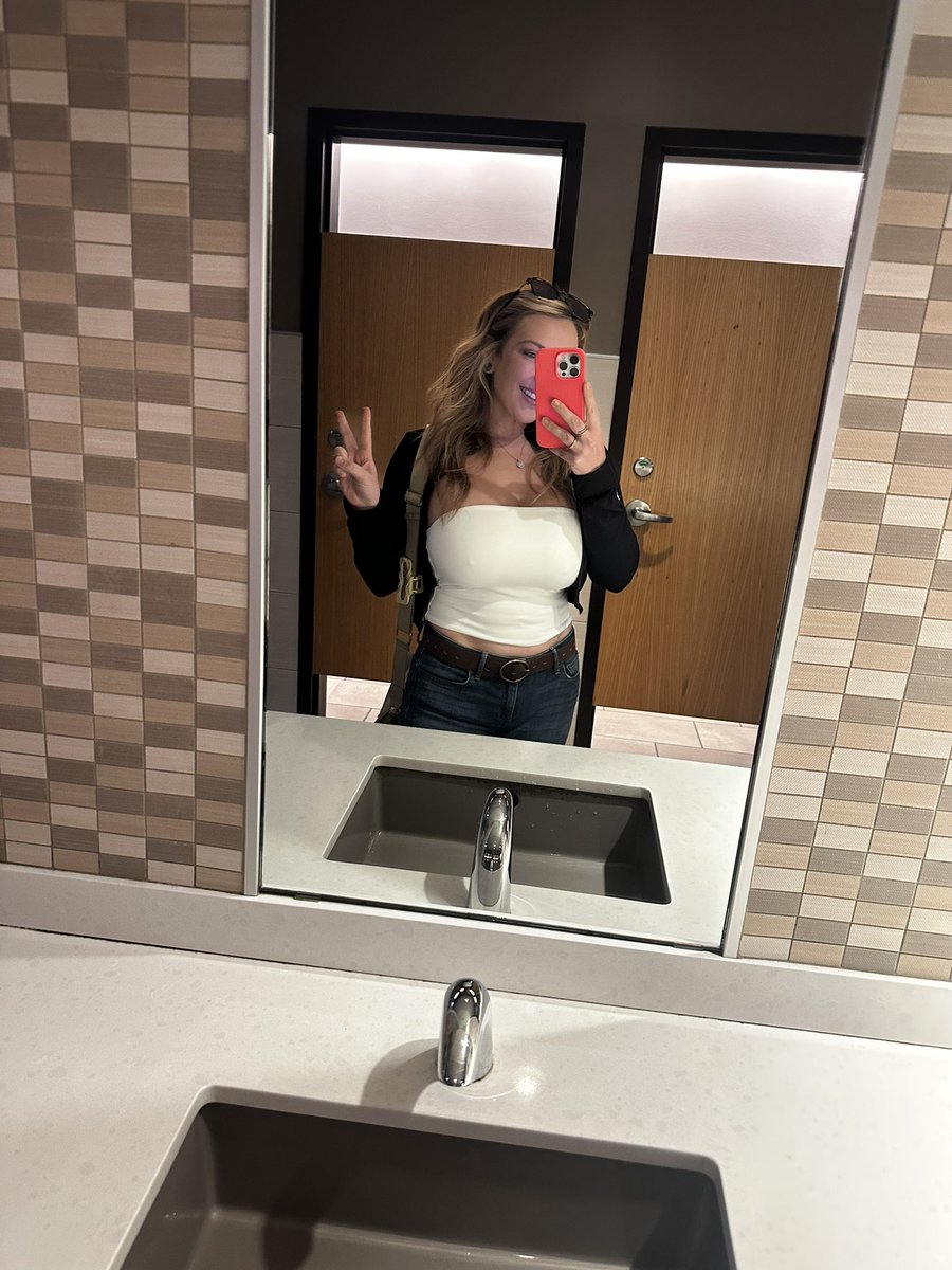 Gabby Stone tweet media