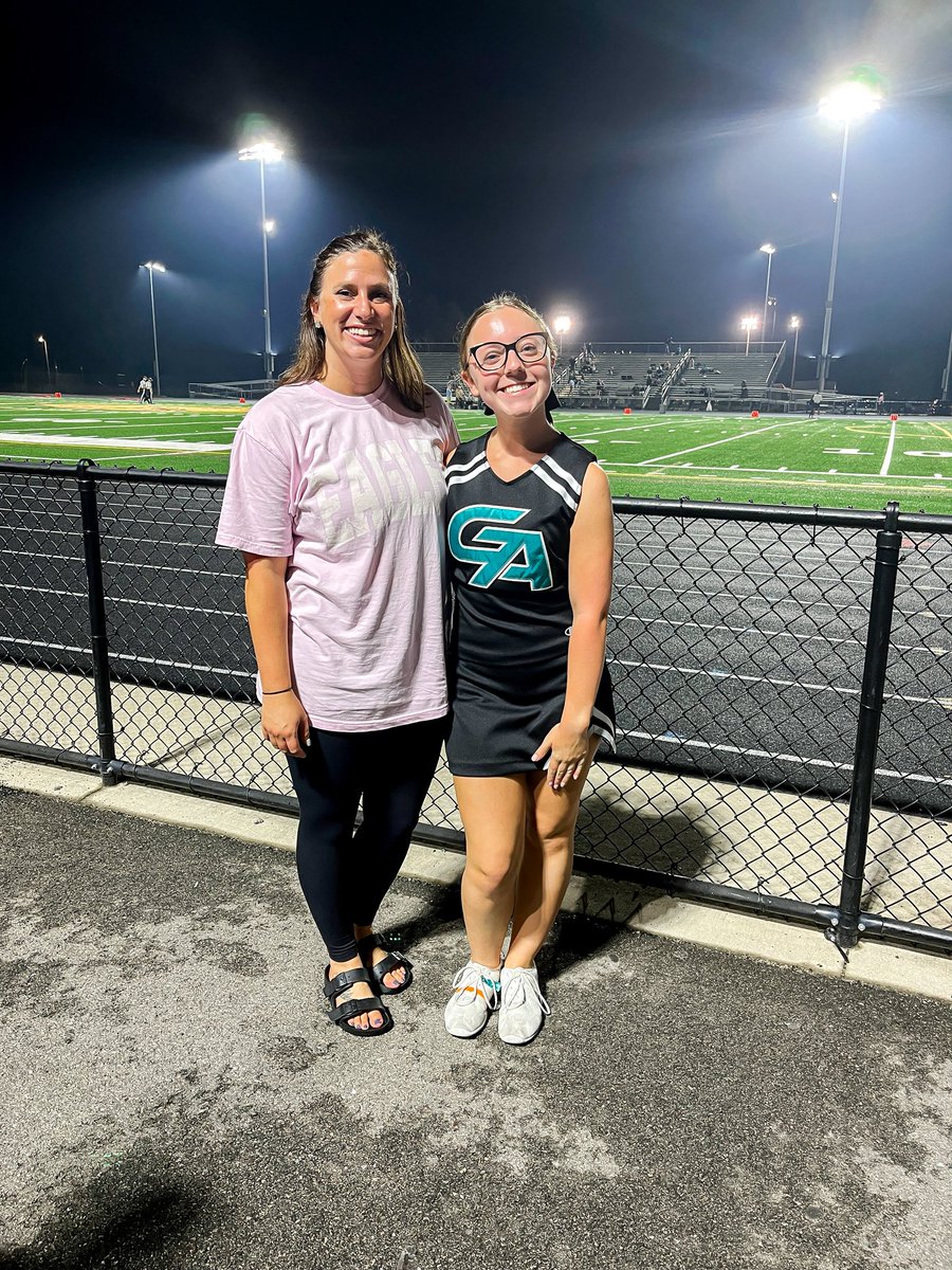 MsAmis_Math's tweet image. Loved getting too a bunch of my former athletes on the field and one of my favorite cheerleaders on the other side!