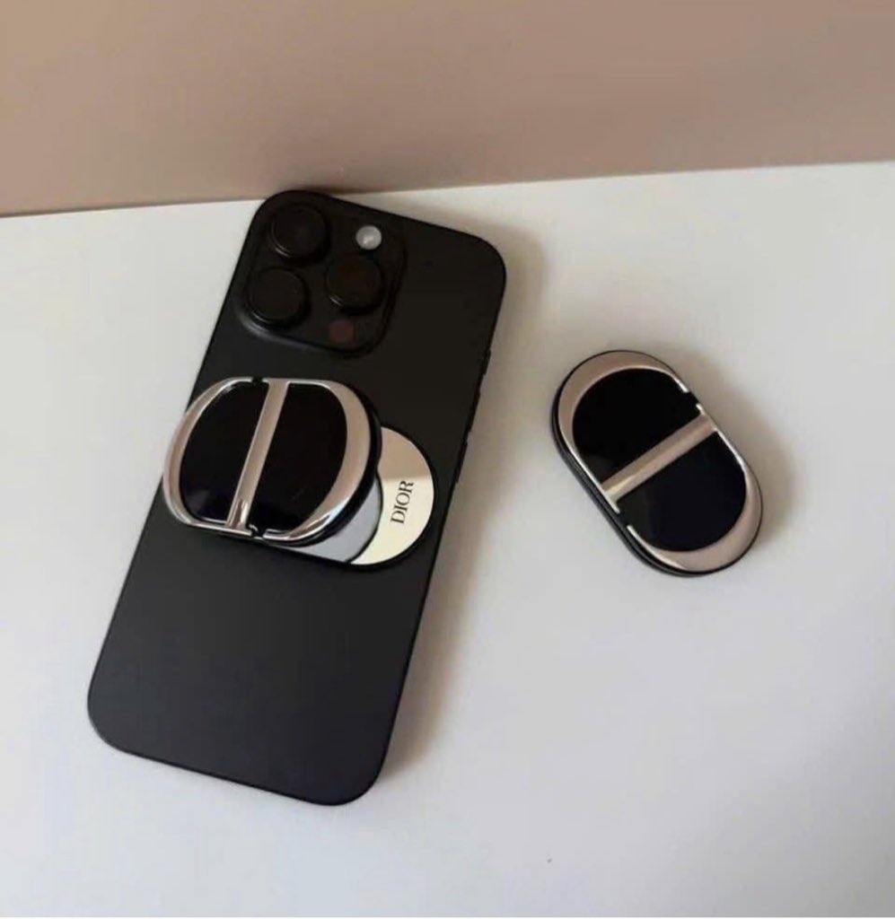 Diorのスマホミラーのノベルティに惹かれ、オンラインで購入したん