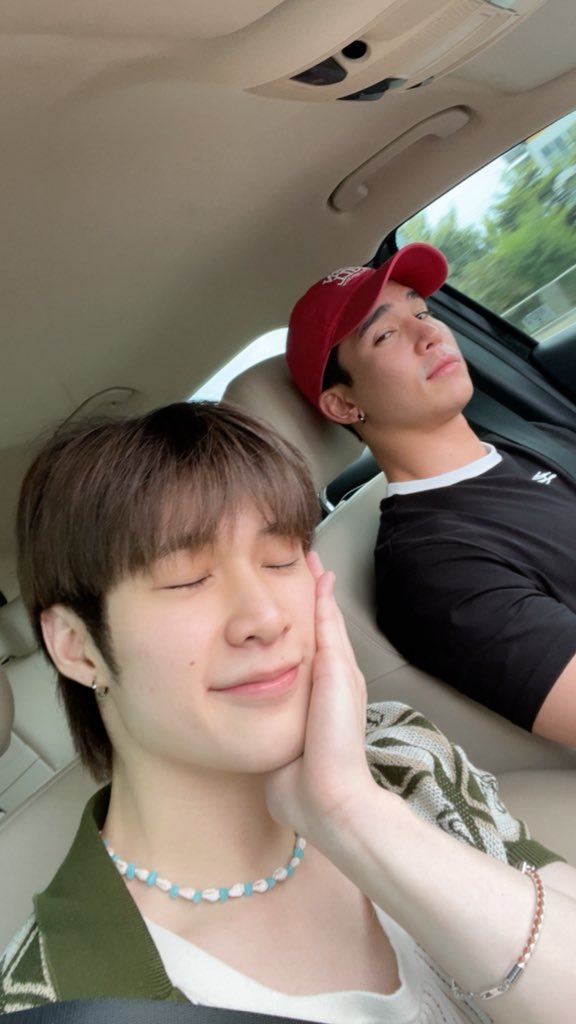 คน(หล่อ)ขับรถ คนน่ารักนอนเค้งได้ 😴🤭#MaxNatOuting
