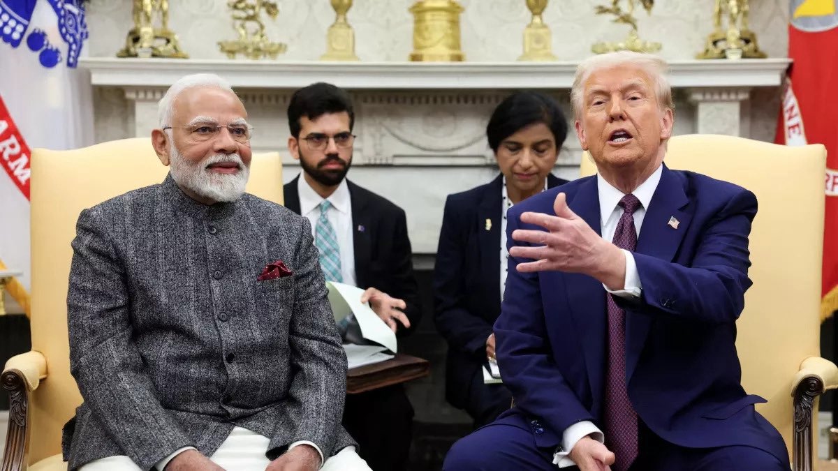 US ने कश्मीर मुद्दे पर दी पाकिस्तान को टेंशन, पीएम मोदी-ट्रंप की मुलाकात पर भी आया बड़ा बयान

प्रधानमंत्री नरेंद्र मोदी और अमेरिकी राष्ट्रपति डोनल्ड ट्रंप के बीच जल्द ही मुलाकात हो सकती है। अमेरिका ने स्पष्ट किया है कि वह कश्मीर मुद्दे पर मध्यस्थता नहीं करेगा।