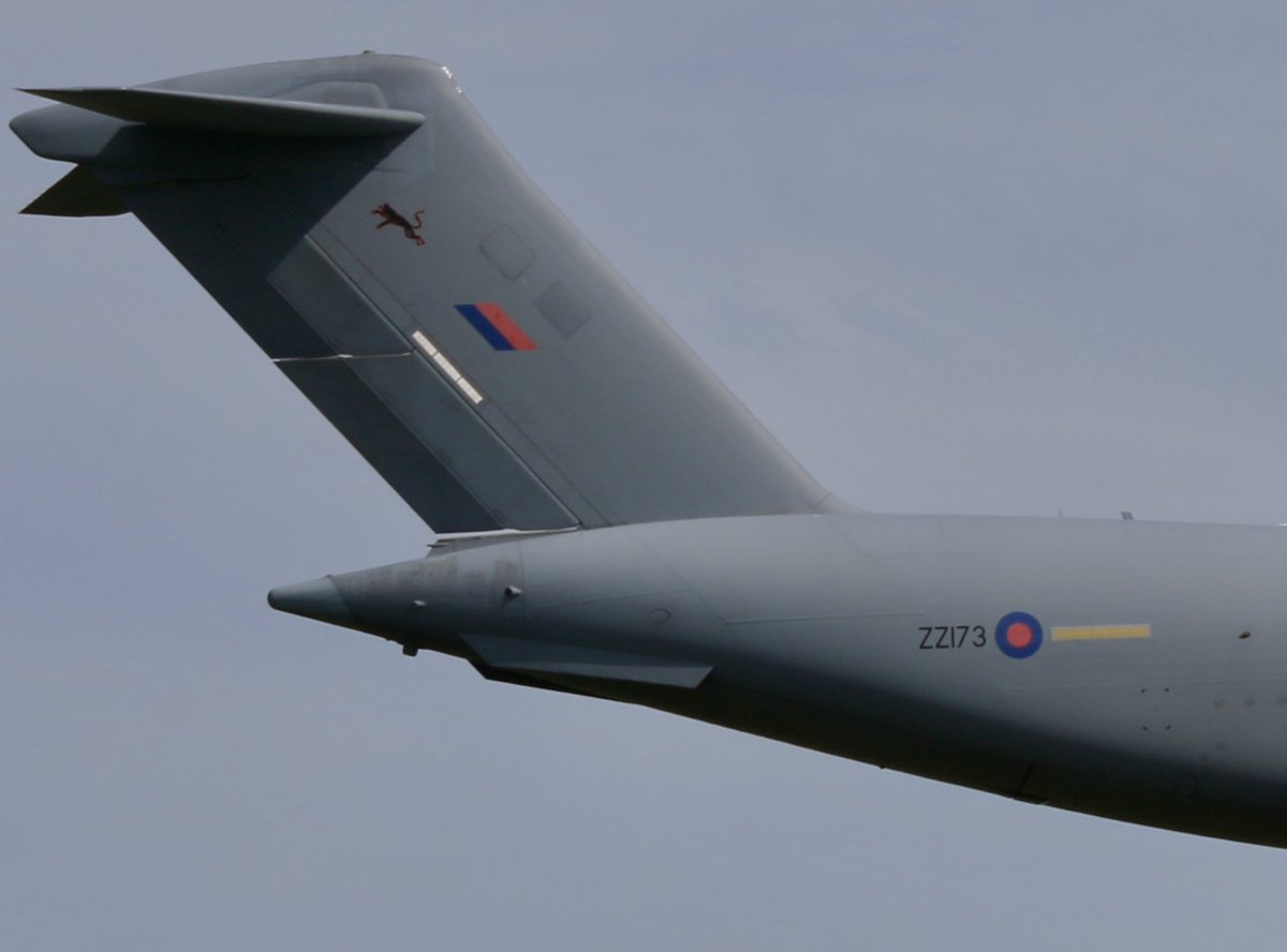 本日の厚木

今日は先週コケてしまった有休。
夏バテの後遺症？で疲れが取れないので自宅休養。
FR24を見ていたら、釜山から離陸したイギリス空軍のC-17が東進し、高度を下げつつ南東に向かっているので急遽展開。
待つ事10分程で厚木に降りてきました。

イギリス空軍　C-17A  99SQ ZZ173