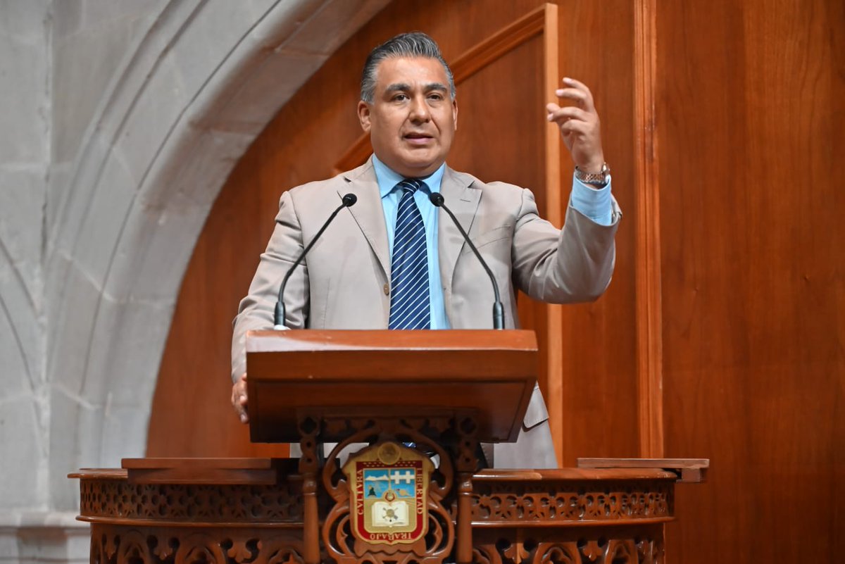 Luego de señalar que las estimaciones indican que la mitad de las personas privadas de la libertad en las cárceles mexiquenses son inocentes, el diputado <a href="/OctavioMtzV0/">OctavioMtzV</a> propuso reformar el Código Penal y la Ley de Responsabilidades del Estado de México para castigar la fabricación