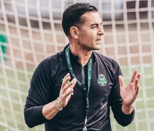 adriangalvezc's tweet photo. 🗣️“Es injustificable, el tema de Barticciotto tendremos que revisarlo, no porque estemos felices por la victoria nos vamos a olvidar de ese tema”
-Francisco Rodríguez sobre la expulsión de Barticciotto
#Santos #Barticciotto https://t.co/IdoYAsO0BX