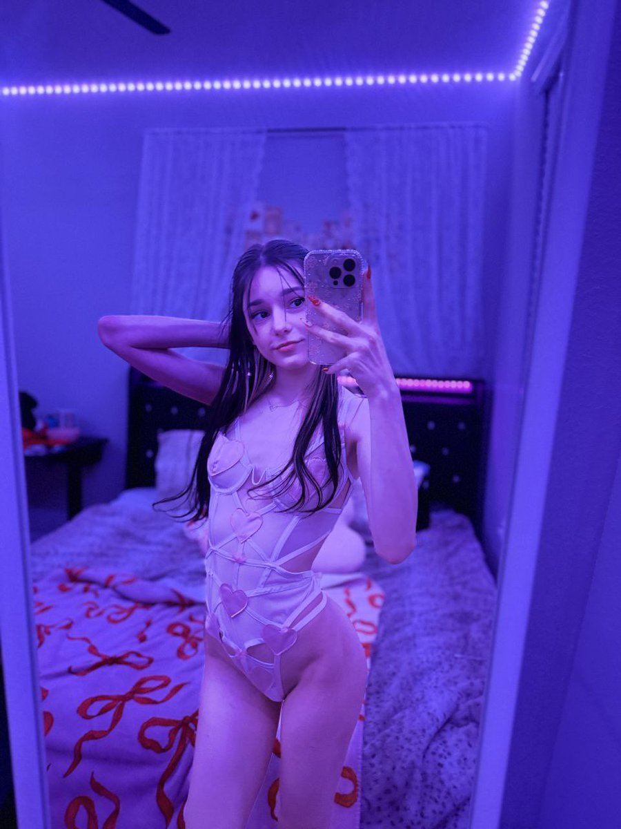 jsweetmiax's tweet image. Is it getting hot in here, or is it just me? 💋