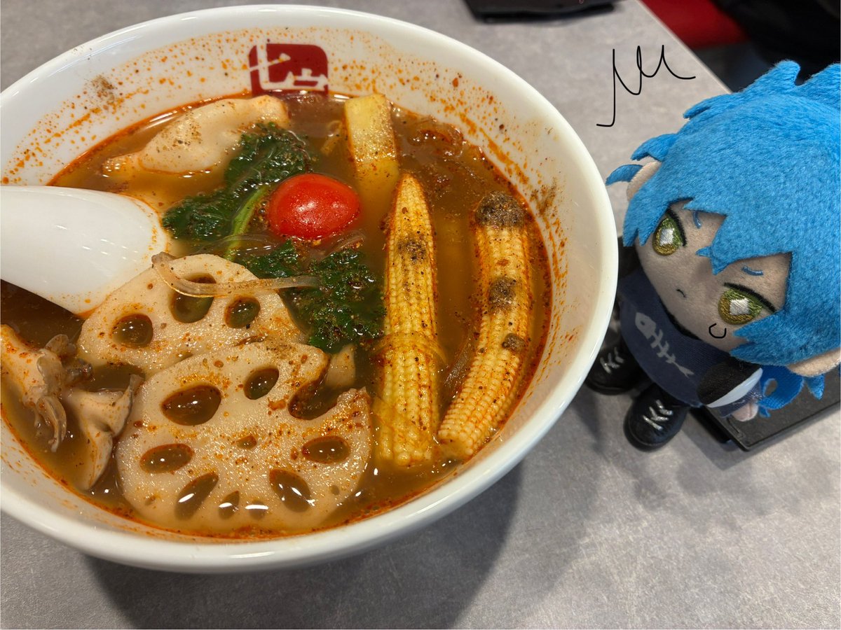 食べてるところ見守ってもらいました

でぬ「（ペロ…）辛ッ」