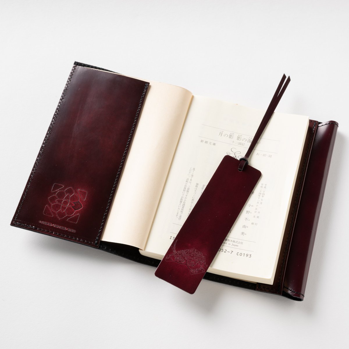 3585] 小野不由美/山田章博 直筆サイン入りカラー複製色紙「十二国記