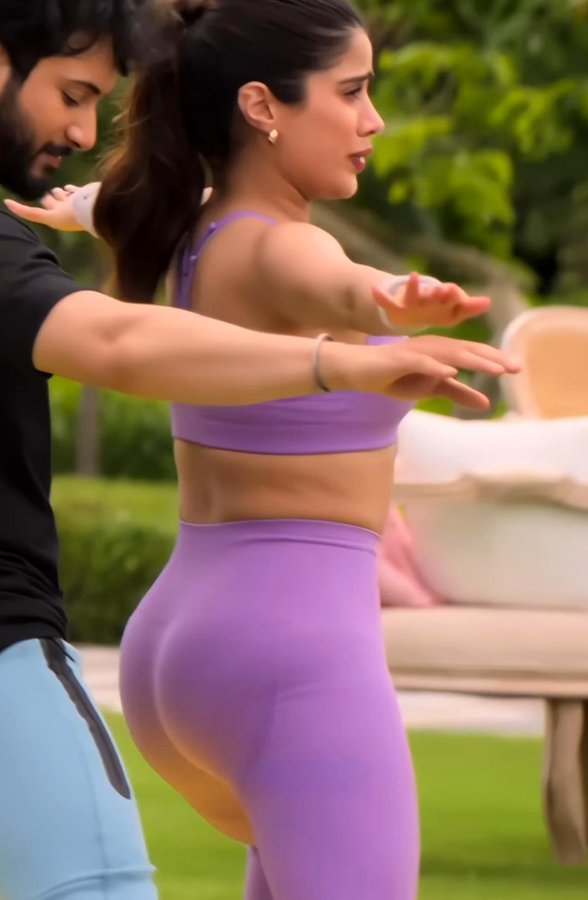 G1q3QfTakAA0HT6?format=jpg&name=900x900