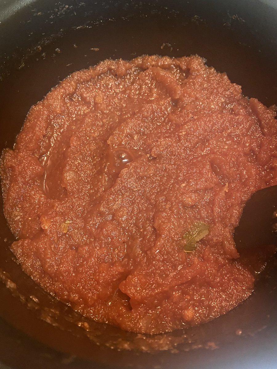 明日9/26(金)は『プルドポーク・サンド』‼️
パン焼きはじめました🥖
まだ予約受付中です！
よろしくお願い致します😊
そして今宵も皆様のお越しお待ちしております🎵
#standbarajito #スタンドバーアジト#プルドポーク #プルドポークサンド #本八幡 #市川市 #喫煙できるbar