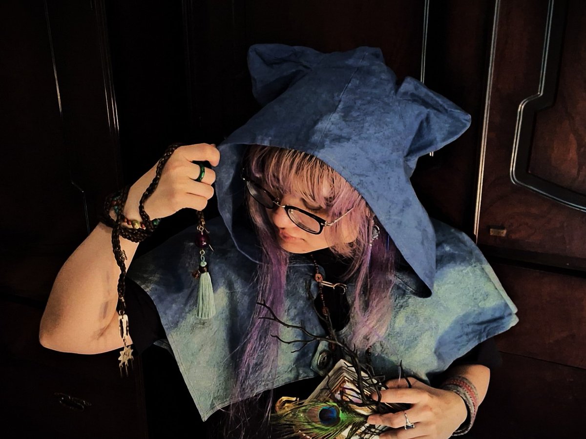 MS_GodGuide's tweet image. 【#アルクロ3 委託作品の一部をご紹介🎉】
💠Larpluswear @dmdesignjp 
手染めのマント・インナーウェアをお預かりしています！
耳つきケープが特におススメ(≧▽≦)かわいい！
XLマント着用動画はコチラ🌟
youtu.be/KT3lSgLjq5s?si…
☪️イベント詳細・チケットはこちらから！☪️
akohandmade0920.wixsite.com/heaven/archro