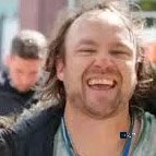 GM Frens

Dieser junge Mann steht vor deiner Tür und bittet dich um eine Haarspende.

Wie reagierst du?