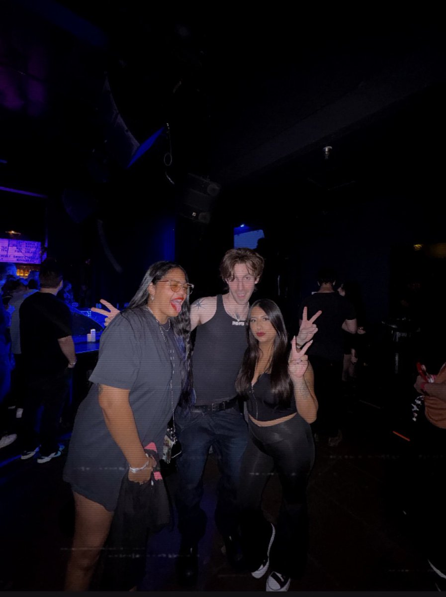 <a href="/ThatGirlSarahh/">🚬✨🍒</a> <a href="/NoLoveForThe/">Middle Child</a> 🤟🏽♥️