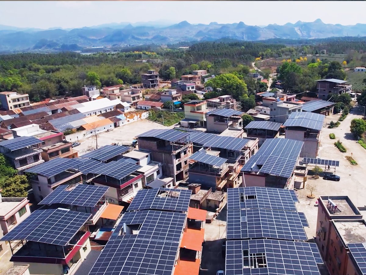 GrowattInverter's tweet photo. In Guangdong, China, a 12MW county-wide solar initiative is transforming rooftops and communities. Across several towns, around 150 Growatt inverters are powering solar stations that generate over 40,000 kWh per day.
Learn more: https://t.co/WhUNvOv0dR
#Growatt #SolarChina https://t.co/n8nOEAkZ07