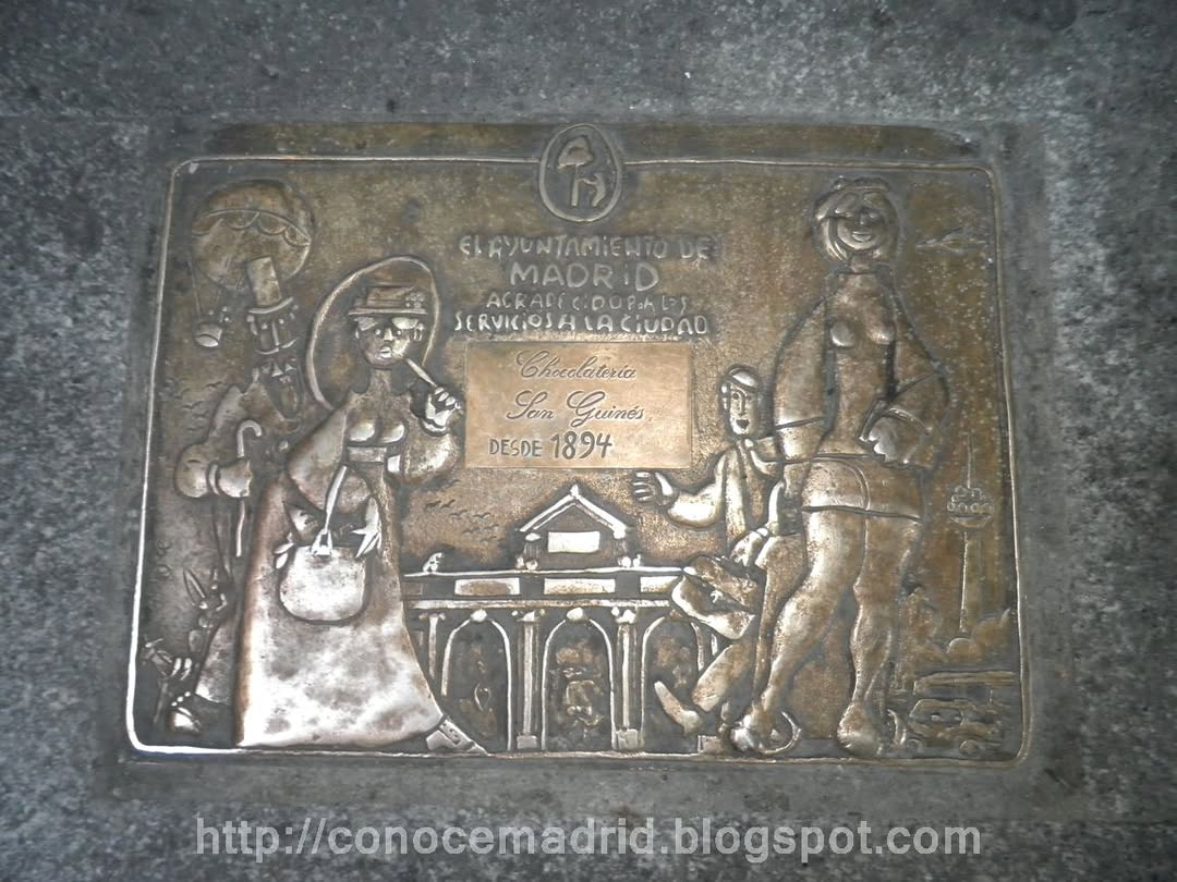 Chocolatería San Ginés.
Situada en uno de los pasadizos más antiguos de Madrid. Entre Arenal y Mayor, existía un mesón y hospedería, Lázaro López, que en 1894 es convertido en churrería.
#Madrid #España #chocolateria #Churreria #ComercioCentenario #típico 
<a href="/lomejordemadrid/">Lo MEJOR de MADRID</a>