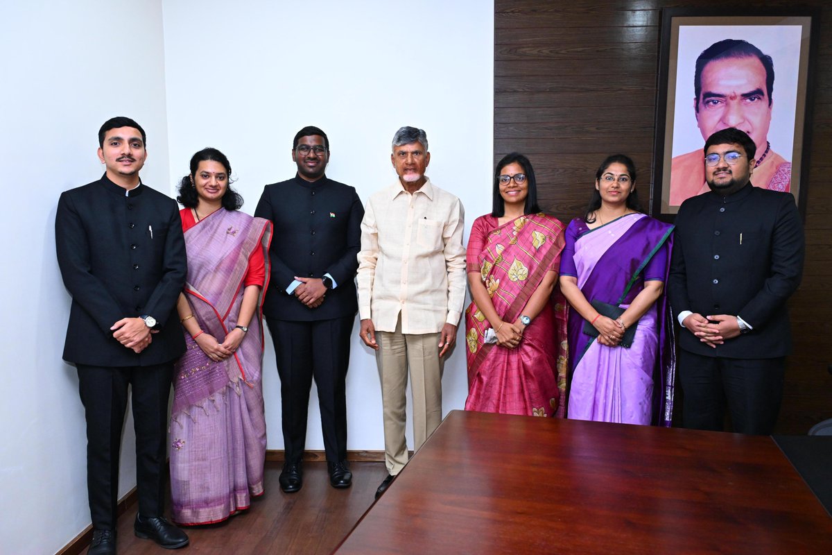 APHRDI1328565's tweet photo. IAS 2023 Batch with Hon’ble Chief Minister of Andhra Pradesh, Sri N. Chandrababu Naidu Garu”
@APHRDI https://t.co/cmAksEycBA