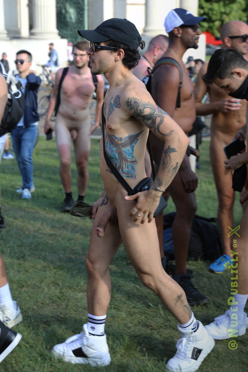 This picture of <a href="/ldn_xl/">ldn_xl</a> walking around naked after the London 2025 ride almost looks 3D! 👀

More new and original pictures of guys naked in London <a href="/NudePublicly/">Nude Publicly</a>  

#wnbrlondon #WNBR #wnbr #WorldNakedBikeRide #wnbr2025 #naked #nude #exhib #shameless #chudai #nudity #nakedbikeride