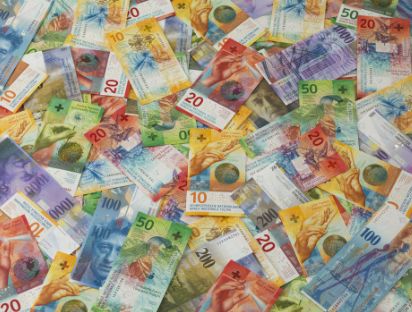 LiveSquawk's tweet image. SNB Set To Hold Main Interest Rate At Zero Amid Weak Inflation 
Swiss rate-setters are widely expected to hold their key rates at current levels Thursday with annual inflation remaining inside their predetermined range.

An economists’ poll predicted an unchanged Swiss National…