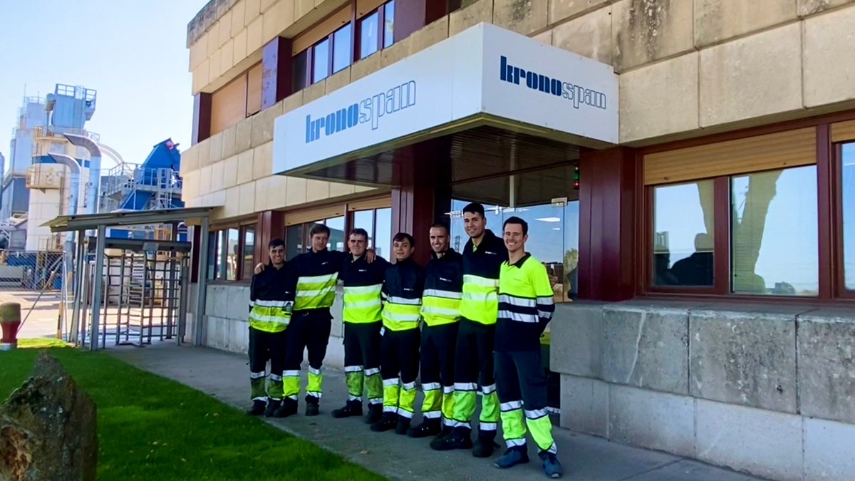 En <a href="/Kronospan_es/">Kronospan España</a>  hemos dado la bienvenida a dos nuevos profesionales de mantenimiento mecánico, que se incorporan a nuestra planta dentro del programa de Formación Profesional Dual impulsado por #Femebur y <a href="/GrupoAspasia/">Grupo Aspasia</a>  #FuturoIndustrial #FPDual #TalentoJoven #Femebur