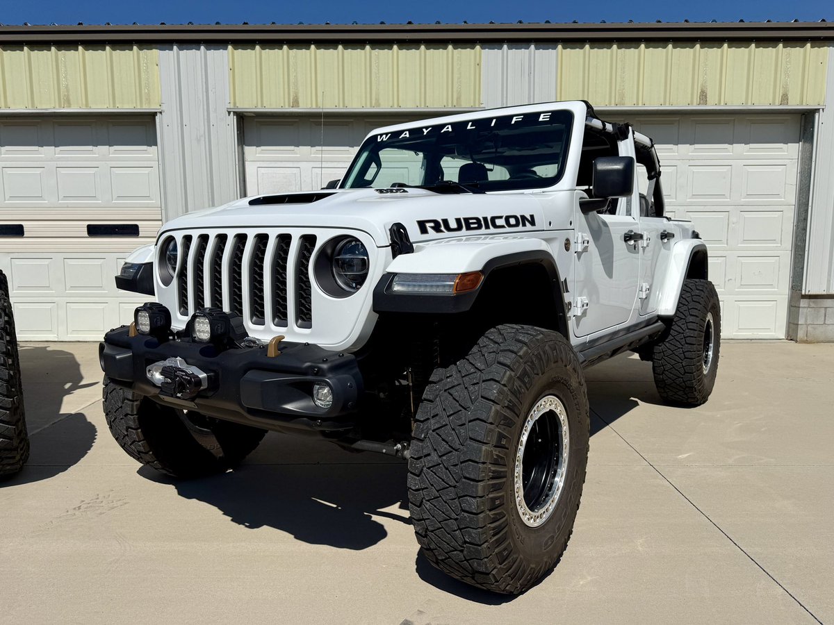 6.2L or 392?

YES!! 😁

#wayalife #jeep #jeep392 #jeepjk #motech #nittotires #evomfg