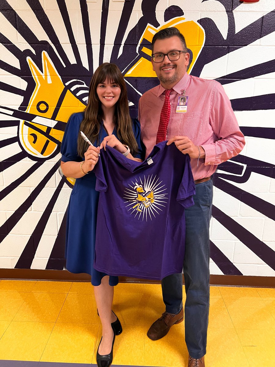 SwiftStudy1's tweet image. What a great day in Beauregard Parish supporting leaders in shaping a clear vision for instructional excellence - clarity drives impact! And thanks to tradition, I even had the privilege of being knighted on campus! 👑✨ #ExcellenceInAction #SBEistheplacetoBe
@NIETteach