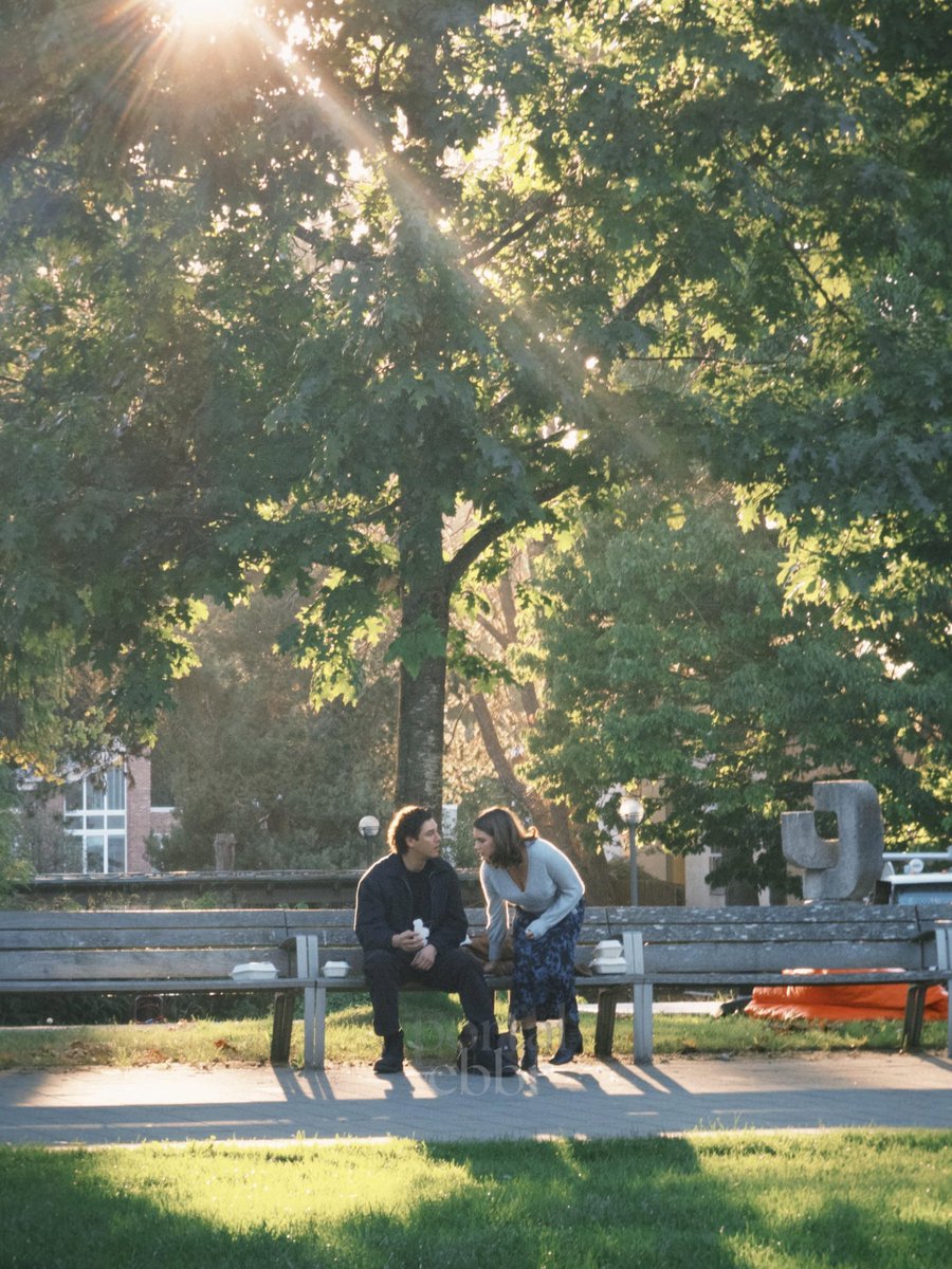 offcampusbra's tweet photo. E O CASAL DO ANO VAI PARA… HANNAHGARRETT! | Belmont e Ella no campus da UBC hoje. https://t.co/Tziir2DUOa