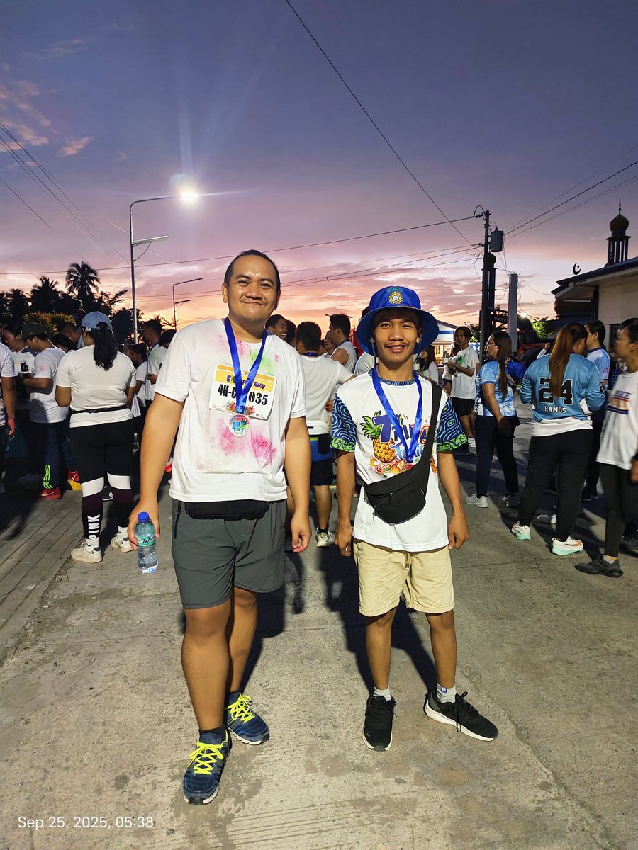 donMarkito's tweet photo. Buti nlang kinaya't natapos ang 4K Color Fun Run 😂🏃💨 #125civilserviceanniversary https://t.co/5oeLPSOPRk