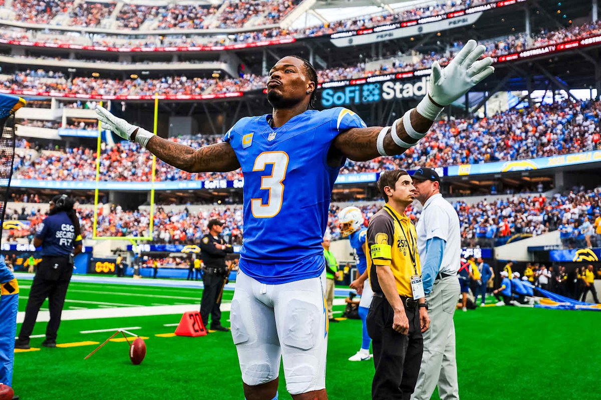 Derwin James vs Denver

12 total tackles 
10 solo tackles 
1 sack
4 tackles for loss 
AFC Defensive Player of the Week

Most tackles for loss by a  defensive back since 2016
Only the six player in the NFL history to have 10+ solo tackles 1 sack and 4 tackles for loss in a game