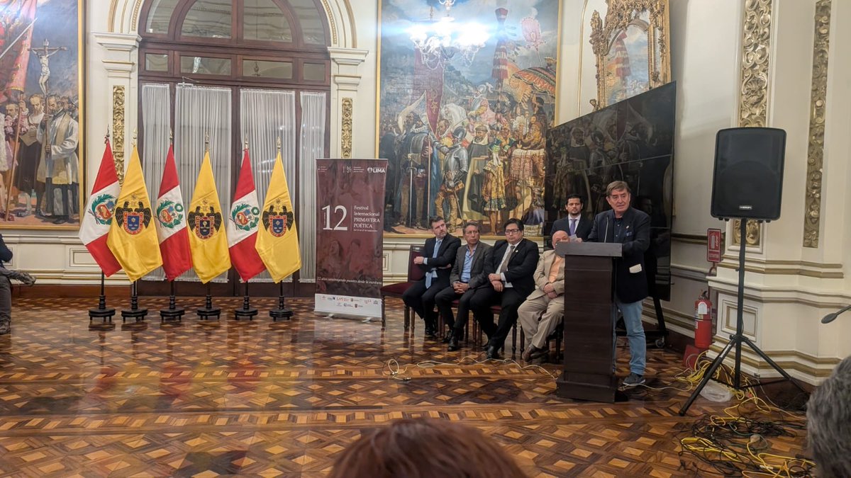 Luis García Montero, reconocido poeta y director del <a href="/InstCervantes/">Instituto Cervantes</a>, participa en estos momentos en la presentación del 12 Festival Internacional Primavera Poética en el que es, además, Poeta Homenajeado.
 <a href="/MuniLima/">Municipalidad de Lima</a> <a href="/MAECgob/">Ministerio de Asuntos Exteriores, UE y Cooperación</a> <a href="/ConEspLima/">Consulado General de España en Lima</a> <a href="/AECIDPeru/">AECID Perú</a> <a href="/Espana_Peru/">Fundación Consejo España-Perú</a>