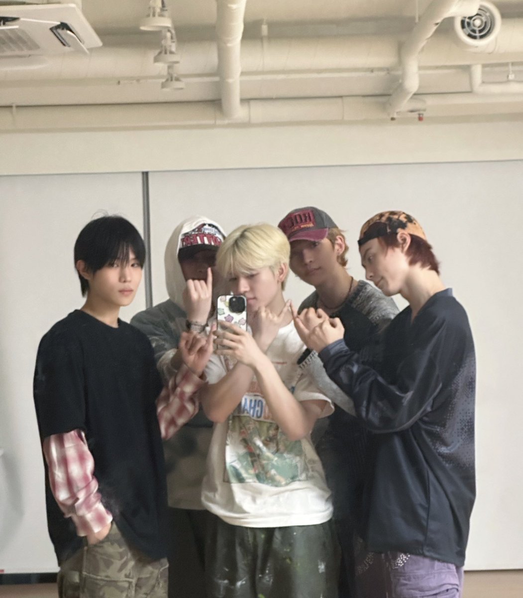 [25/09/2025]
📸 Yorch STAR's bubble Update 🫧

✉️ : 다다~

#YORCH #요치 #POW_GRID #파우
#YORCHUNIVERSE