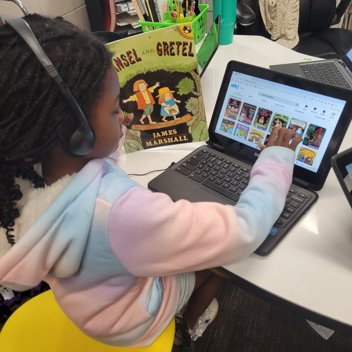 mrsconry's tweet photo. These kiddos were exploring Epic! during literacy stations today. Their excitement to read made this teacher HAPPY! @HumbleISD_MBE #mbeisfamily https://t.co/tTDbVttPCk
