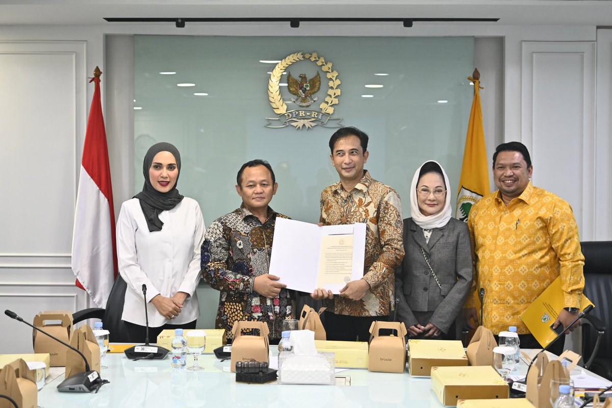 Fraksi Partai GOLKAR mendorong Perlindungan dan Hak Pencipta lagu dalam RUU Hak Cipta
fraksigolkar.com/read/986/fraks…