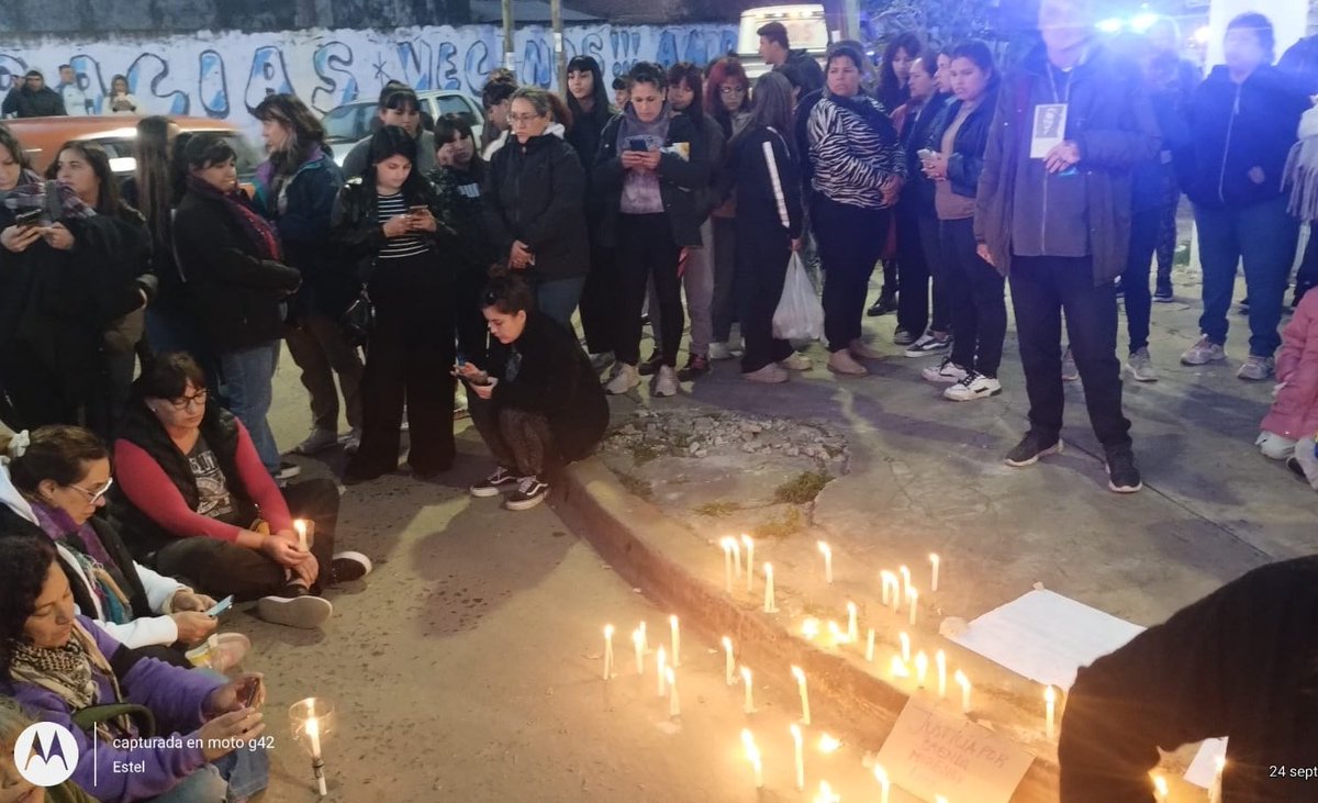 Marcha de velas en Florencia Varela.
Basta de matarnos!
Justicia por Brenda, Morena y Lara 💪🏽🔥

#NiUnaMenos
<a href="/CampAbortoLegal/">#EsLey #SeguimosEnCampaña💚</a>
