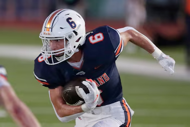 Wakeland's Grayson Myer is one of several #TXHSFB two-way stars thriving so far this season🔥👀

Link: dallasnews.com/high-school-sp…