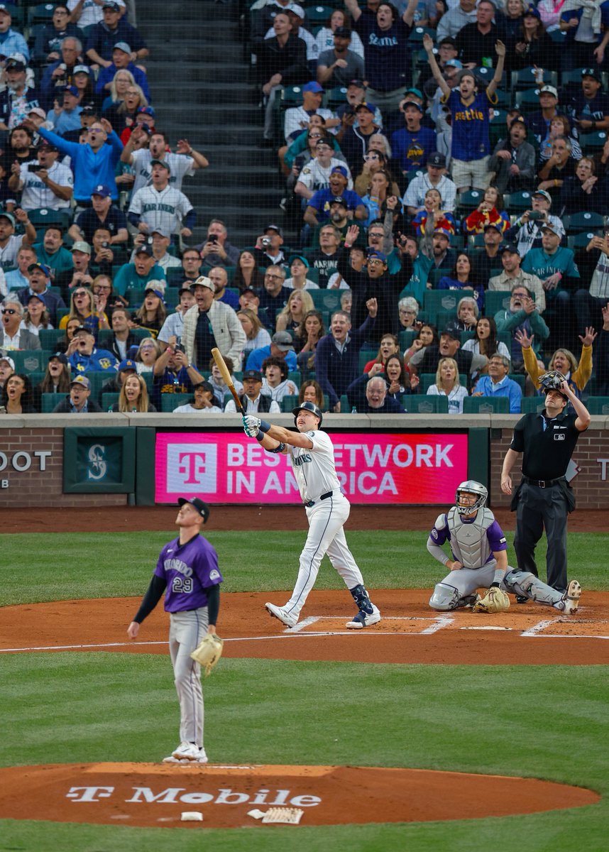 RyanDivish's tweet image. Of course, @deanrutz got a great shot of Cal Raleigh&apos;s 59th homer ...