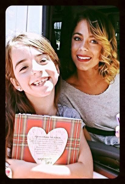 tinixdelfi's tweet photo. ayer la Delfi de 6 años que estaba sentada frente a la televisión en 2012, no sabía que 13 años después te iba a seguir eligiendo todos los días, y ella pudo abrazarte. 
Gracias por tu música, por tu amor, por estar cuando nadie más lo hace, por sanar. Te amo para siempre Titi ❤️ https://t.co/zy5VelZtEA