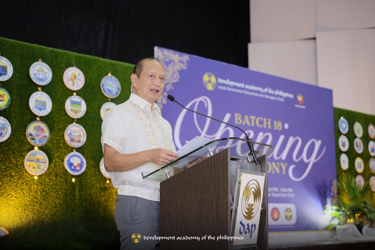 dap_edu_ph's tweet photo. 𝗥𝗘𝗔𝗗: 𝗗𝗔𝗣 𝘄𝗲𝗹𝗰𝗼𝗺𝗲𝘀 𝟭𝟴𝘁𝗵 𝗯𝗮𝘁𝗰𝗵 𝗼𝗳 𝗟𝗚𝗘𝗠𝗖 𝘀𝗰𝗵𝗼𝗹𝗮𝗿𝘀

Full story here: https://t.co/nG0FlXkfE3 https://t.co/3Y0nYEithG