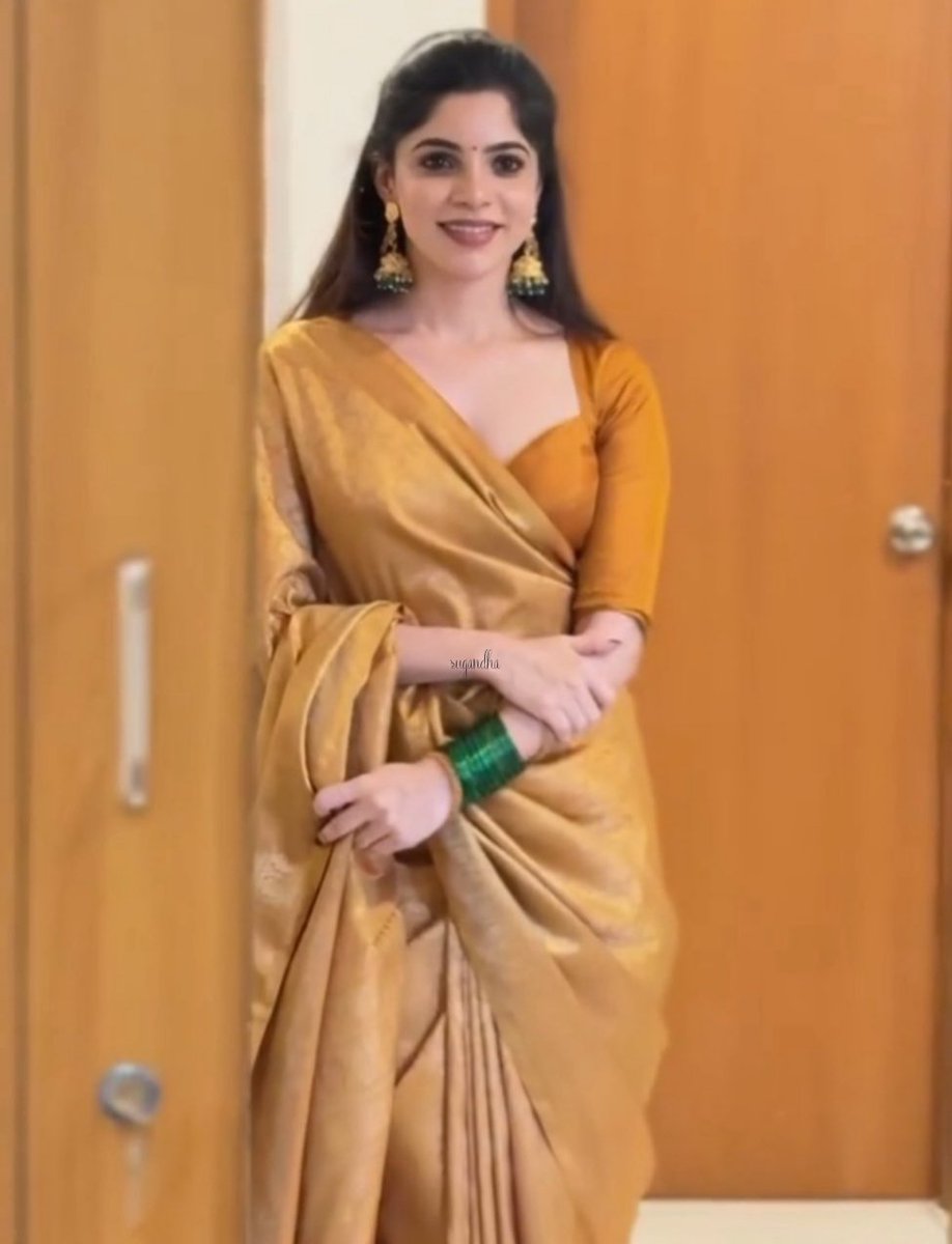 Queensugandha's tweet photo. ना जाने ये कैसा बंधन है
बिना डोर के बंधा है मेरा मन
तूने बांधा भी नही... 
फिर क्यूं बंधा है मेरा मन
शिकायत नही ... 
बस इतनी सी इल्तज़ा है
रखना बांध कर..तुम.. 
यूं ही मेरा मन 🌹🌹

#सुप्रभात_जिंदगी 
#सुगंधा 
#हर_हर_महादेव 
#ॐ_नमो_भगवते_वासुदेवाय_नमः 
#जय_माता_दी 
#वंदे_मातरम् https://t.co/7cTzHewiFD