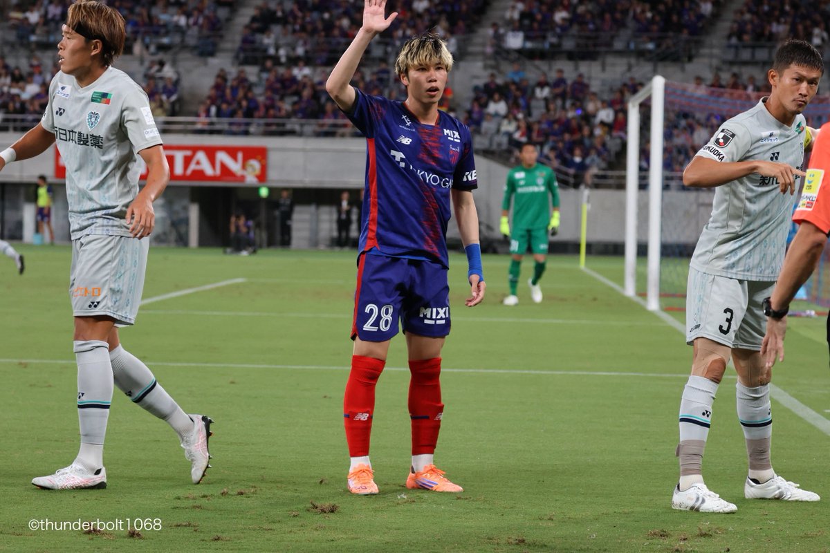 thunderbolt1068's tweet photo. キープする零温
#野澤零温
2025明治安田J1リーグ第31節
#NPNT
#fctokyo #FC東京
#ピッチサイドカメラマンシート https://t.co/YkpUXFOu1r