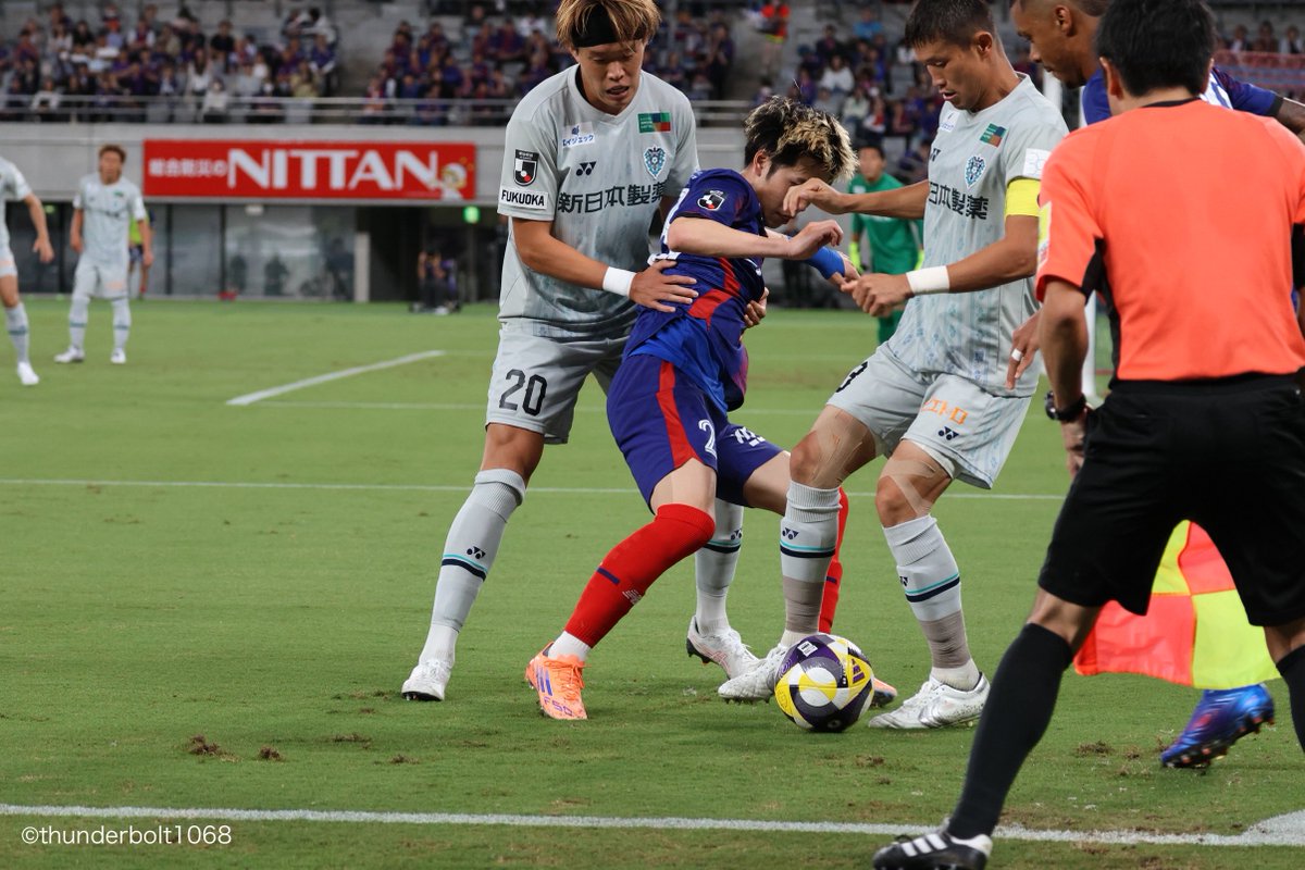 thunderbolt1068's tweet photo. キープする零温
#野澤零温
2025明治安田J1リーグ第31節
#NPNT
#fctokyo #FC東京
#ピッチサイドカメラマンシート https://t.co/YkpUXFOu1r