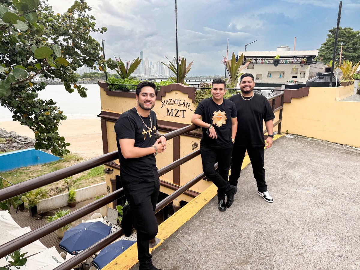 Los chicos de <a href="/adictivaoficial/">La Adictiva</a> ya se encuentran listos para los #premiosjuventud en la bella ciudad de #Panamá 🇵🇦🌴🎶