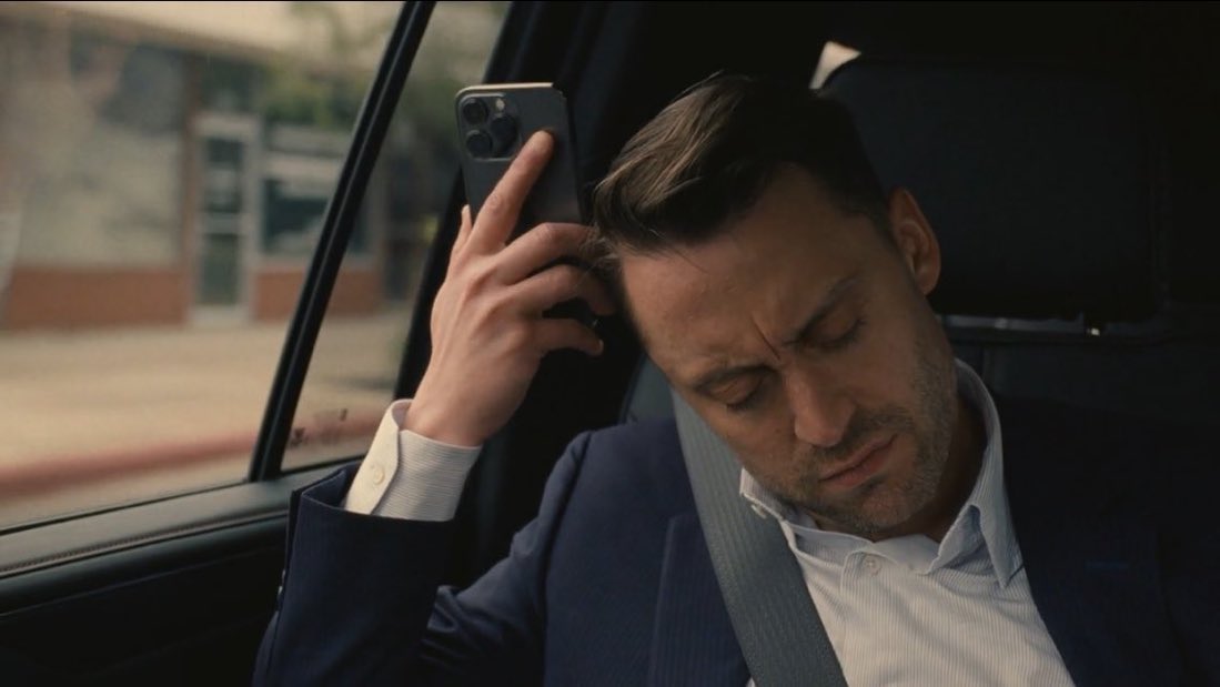 alIthingsend's tweet image. so many books i want to read in this life but not enough time