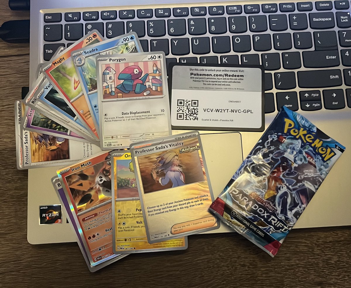 PoDoesPokemon's tweet image. Let’s open a pack! #ParadoxRift pack #1! #CodeCard #Pokemon #PokemonTCG